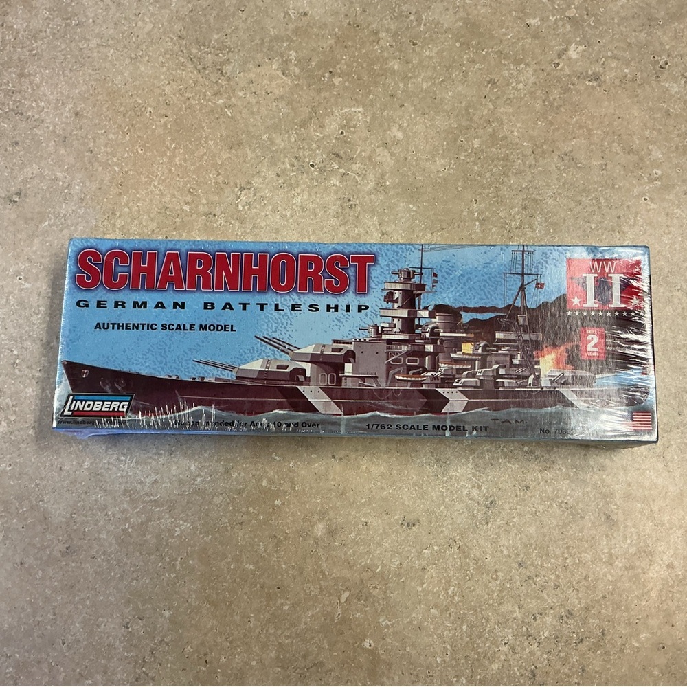 Lindberg Scharnhorst German Battleship Scale Model kit 1/762 W W 11 #70862 U.S.A